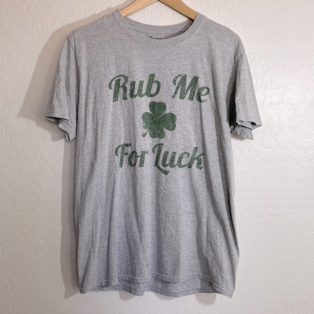 Chummy Tees - Men’s Large “Rub Me for Luck” St. Patrick’s Day Gray T-Shirt